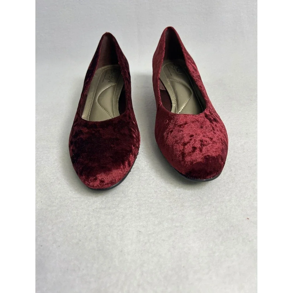 Holiday Velvet Soft Style Womens 10‎ Burgundy Wine Low Wedge Round Toe Pumps